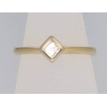 An 18ct yellow gold princess cut single stone diamond ring approx. 0.3ct, size J 1/2, 2.6 grams