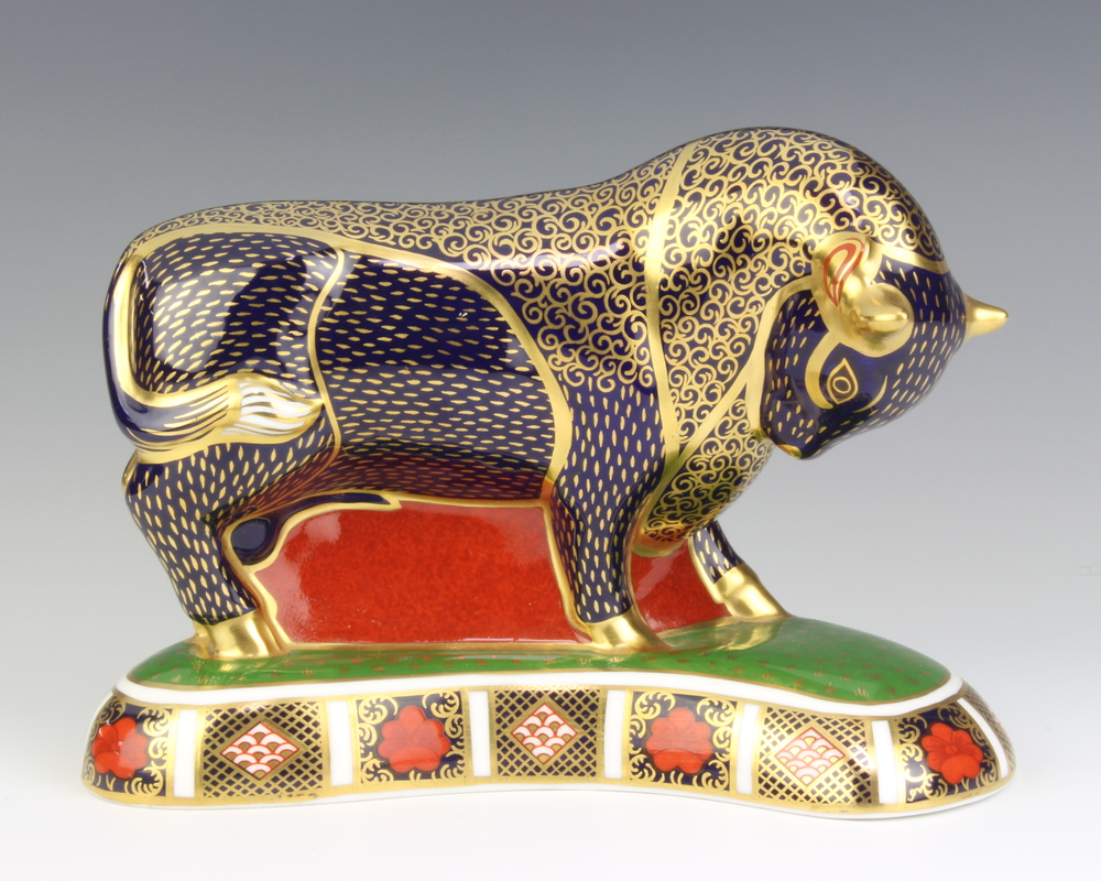 A Royal Crown Derby Imari pattern paperweight of a standing bull, no stopper, 13cm