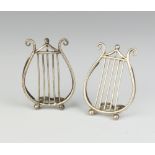 A pair of Edwardian novelty silver menu holders in the shaped of lyres, Chester 1902, 6cm, 34 grams