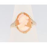 A 9ct yellow gold cameo ring size M