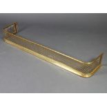 A Victorian pierced brass fender 19cm h x 138cm w x 30cm d