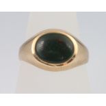 A gentleman's 9ct hardstone ring size M, 2.5 grams