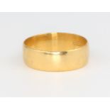 A 22ct yellow gold wedding band 3 grams, size M