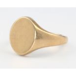 A gentleman's 9ct yellow gold signet ring size V, 12.9 grams