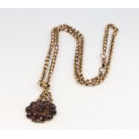 A 9ct yellow gold necklace with a garnet set pendant 22cm