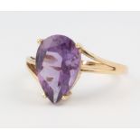 A 9ct yellow gold pear cut amethyst dress ring, size S, 3.7 grams