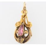 A 15ct yellow gold paste set pendant 3.7 grams