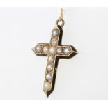 A 9ct yellow gold enamelled and seed pearl cross pendant 2.5 gramsThe enamel is chipped