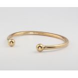 A gentleman's 9ct yellow gold bangle 21 grams