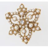 An Edwardian yellow gold diamond and pearl brooch/pendant 3cm, diamond approx. 0.3ct