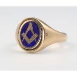 A gentleman's 9ct yellow gold enamelled Masonic swivel ring, size Q, 7.3 grams