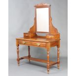 An Edwardian mahogany dressing table with rectangular mirror, the base fitted 2 glove drawers