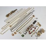 A quantity of costume jewellery