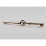 A yellow and white gold diamond bar brooch approx. 0.3ct, 4 grams