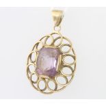 An 18ct yellow gold amethyst scroll pendant junket, 4.1 grams, 35mm