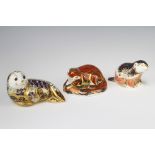 A Royal Crown Derby Imari pattern paperweight of a riverbank beaver no.3688/5000, gold stopper