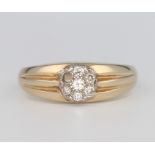 A gentleman's 9ct yellow gold diamond cluster ring, approx. 0.25ct, 5.2 grams, size U 1/2 (one stone