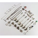 A quantity of silver jewellery 338 grams