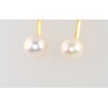 A pair of 14ct yellow gold cultured pearl ear clips, 2.4 grams