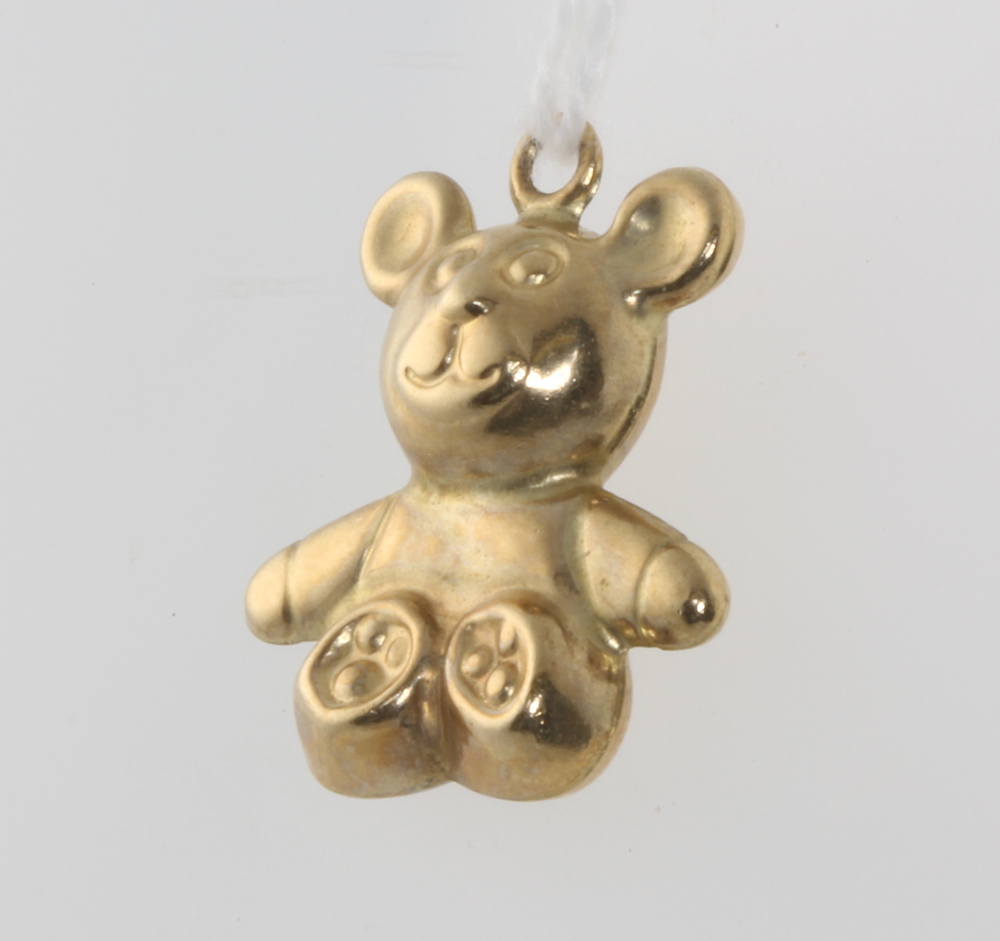 A 9ct yellow gold teddybear charm, 1.6 grams