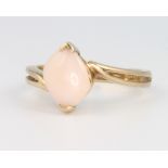A 9ct yellow gold hardstone ring 2.7 grams, size N