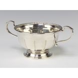 A silver pedestal twin handled sugar bowl, Birmingham 1933, 6cm, 118 grams