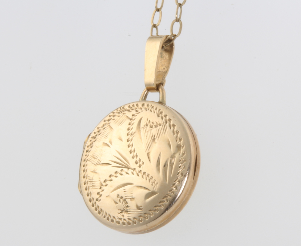 A 9ct yellow gold locket and chain 3.2 grams