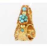 A Victorian 15ct turquoise pendant, 3.3 grams