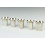 Five silver tots with engraved floral decoration Birmingham 1916, 70 grams