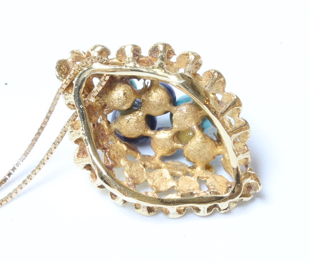 A 9ct yellow gold turquoise and lapis lazuli pendant and chain - Image 2 of 2