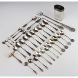 A quantity of mixed teaspoons, coffee spoons and souvenir spoons, 415 grams weighable silver