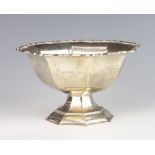 An Edwardian octagonal silver pedestal bowl Sheffield 1907, 262 grams, 16cm