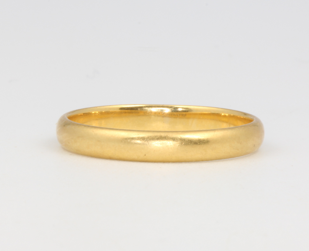 A 22ct yellow gold wedding band, 2.2 grams, size M