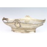 A Continental 800 pierced basket with ribbon decoration 474 grams, 30cm