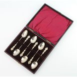 A set of 6 Edwardian silver teaspoons with Rococo handles Birmingham 1909, 29 grams