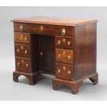 A Georgian mahogany dressing table fitted 1 long drawer, the pedestal fitted a cupboard enclosed