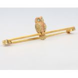 A 9ct yellow gold owl bar brooch with gem set eyes, 50mm, 2.6 grams