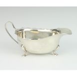 A silver sauce boat with simple handle Birmingham 1931, 118 grams