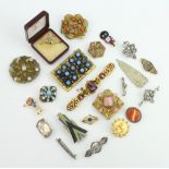 A quantity of vintage and other costume jewellery