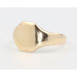 A 9ct yellow gold signet ring, 3.4 grams, size I