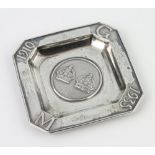 A silver ashtray with repousse decoration Birmingham 1934, 32 grams, 7cm