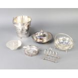 An Edwardian silver plated ice bucket and minor plated wares