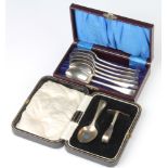 A cased set of 6 silver teaspoons London 1918 together with a silver pusher and spoon 160 grams