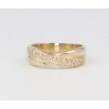 An 18ct yellow gold crossover diamond ring 5.6 grams, size P