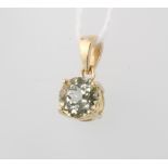 An 18ct yellow gold paste set pendant 12mm, 1.5 grams