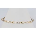 An 18ct 2 colour gold bracelet 5.9 grams, 20cm