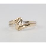 A 9ct 2 colour gold ring, 1.4 grams, size M