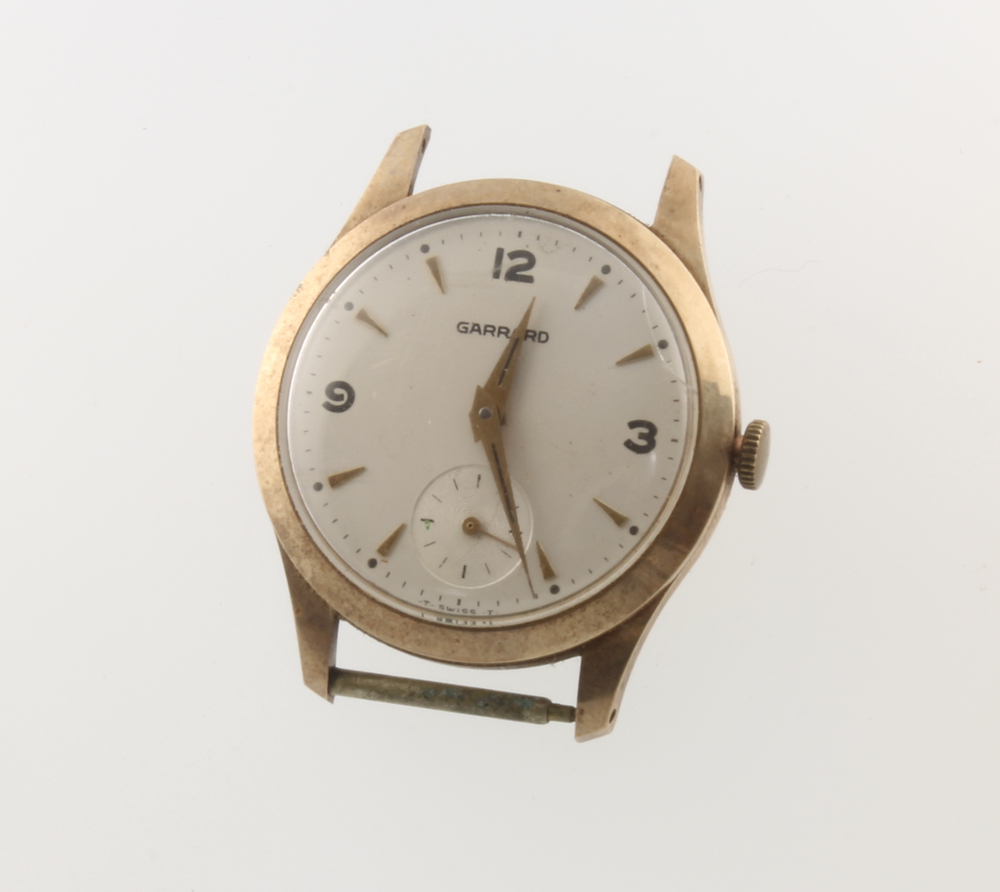 A gentleman's 9ct yellow gold Garrards wristwatch with seconds at 6 o'clock, contained in a 32mm