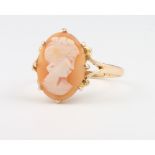 A 9ct yellow gold cameo ring, size N