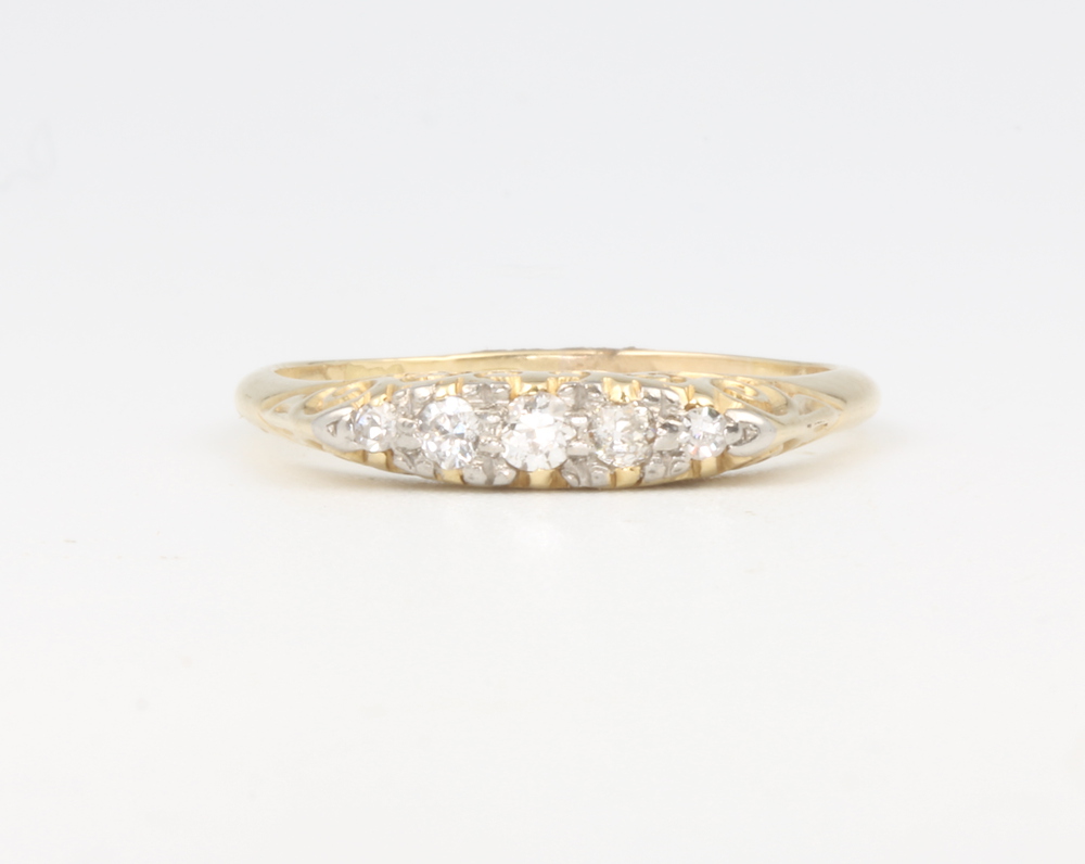 A Victorian 18ct yellow gold 5 stone diamond ring, approx. 0.15ct, 2.9 grams, size O